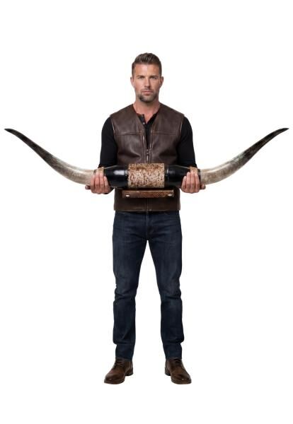 Longhorn Wandobjekt Modell 3 – Naturhorn Einzelstück mit Leder- & Holzhalterung