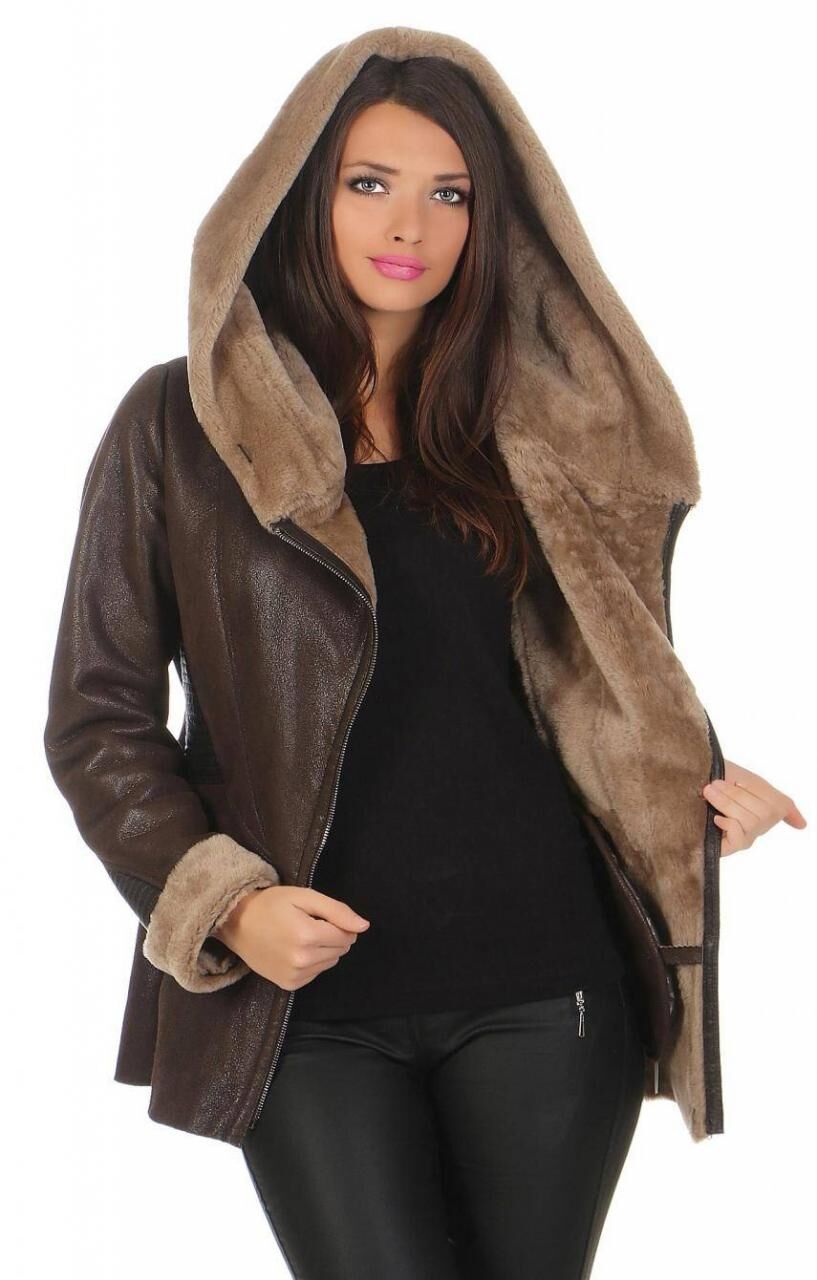 Lammfelljacke mit Kapuze und Ledereinsätzen - natürlich w... - Größe: L | Farbe: Braun