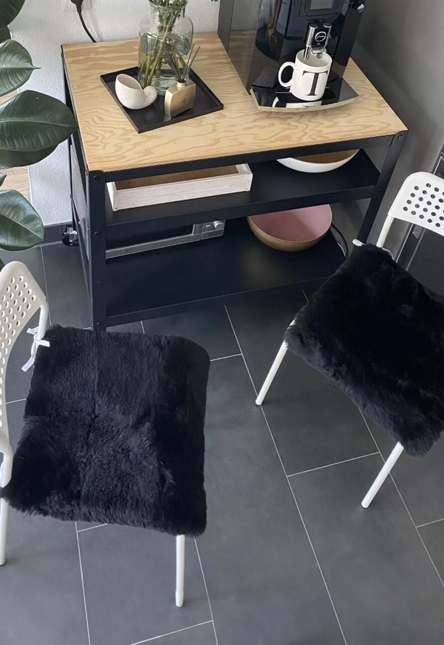 Lammfell Sitzkissen 40 x 40 cm Schwarz -