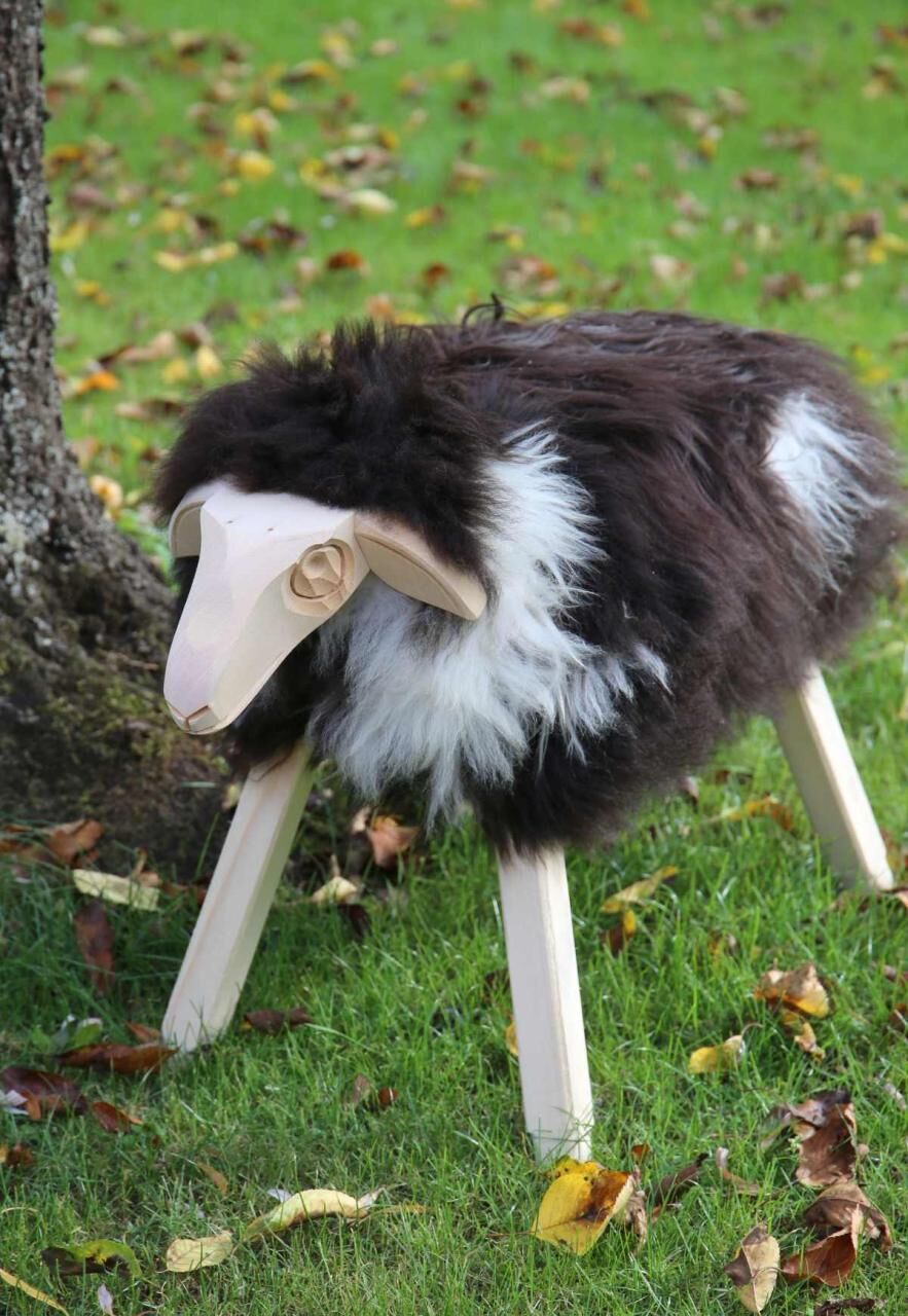 Holzschaf Pauline XXL Lammfell Modell 90 Gescheckt -