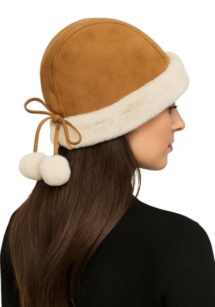 Wintertraum Maria Whisky – Damenmütze aus echtem Merino Lammfell mit Bommeln