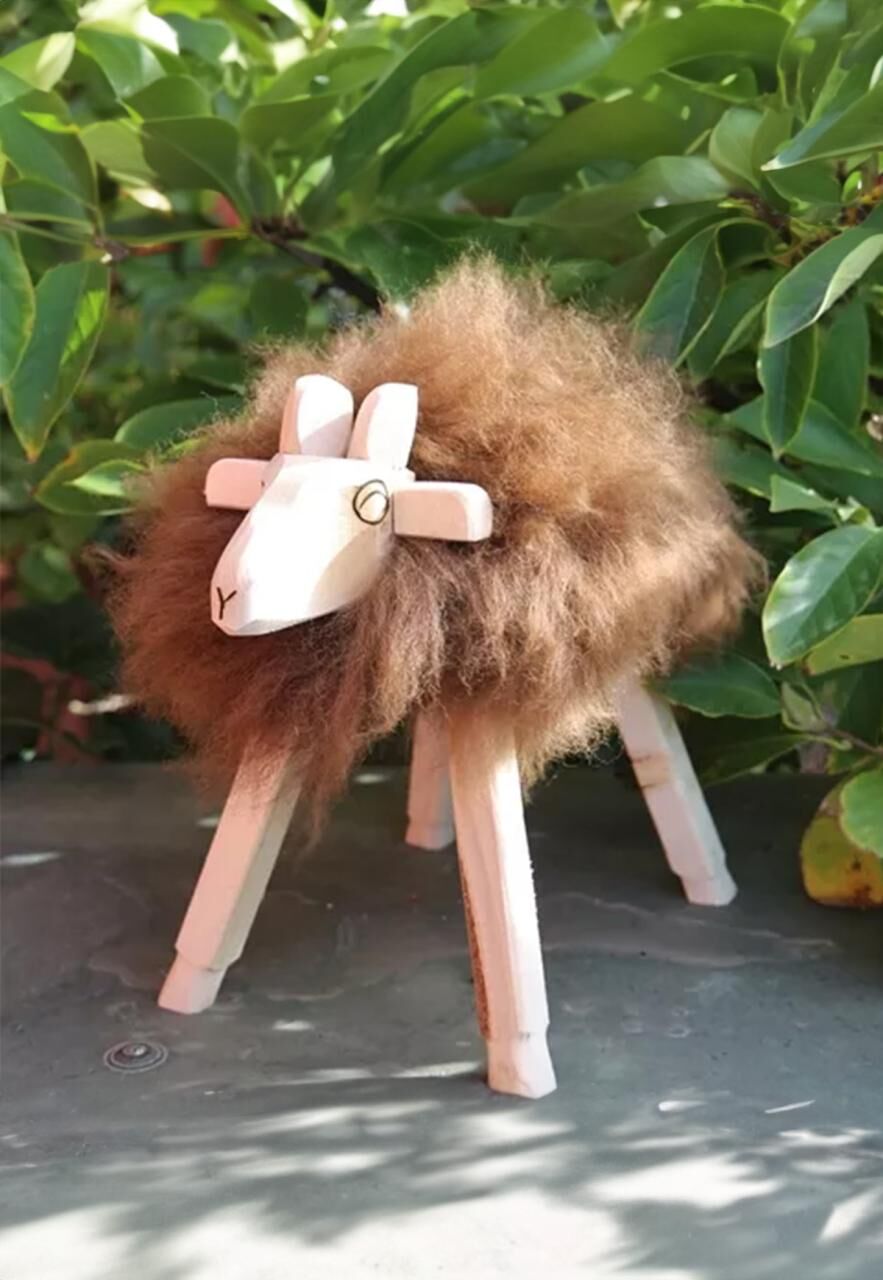 Holzschaf Baby Paul S Lammfell Modell 72 Nuss -