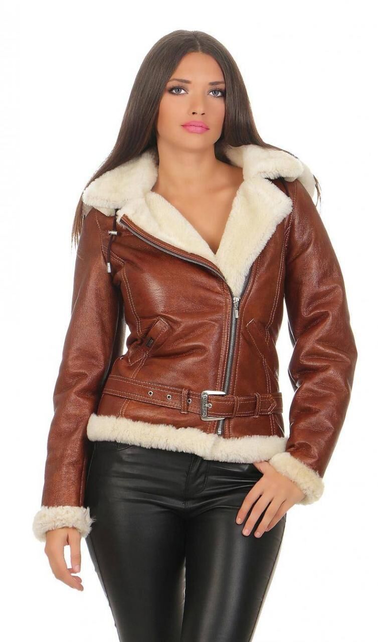 Lammfelljacke aus Merino mit abnehmbarer Kapuze - Größe: S | Farbe: Cognac