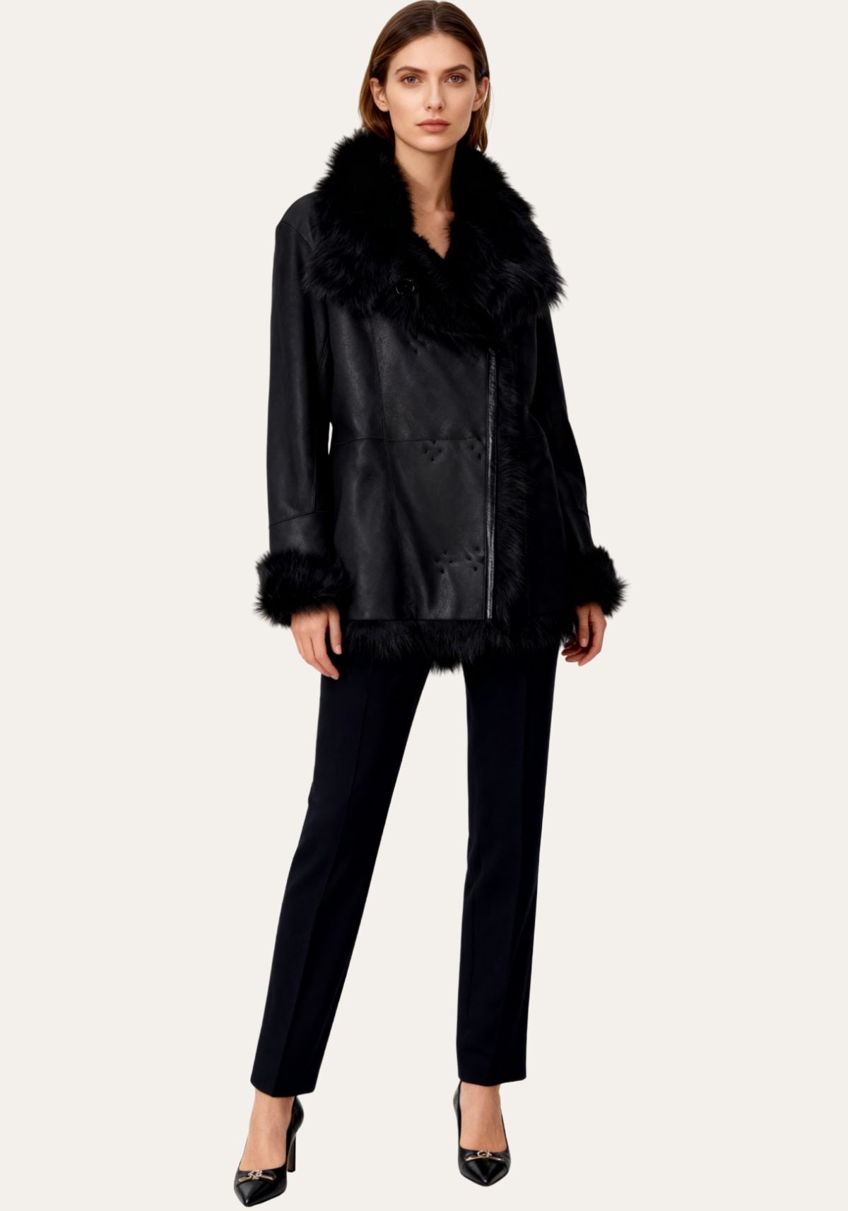 Wendbare Lammfelljacke – Anmut und Sanftheit in Bewegung und Form