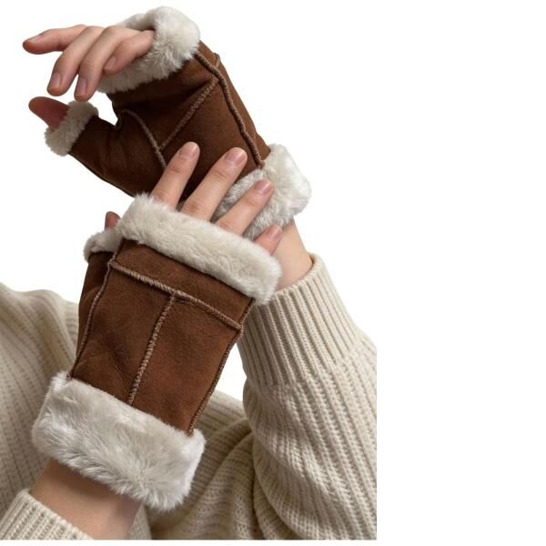 Fingerlose Handschuhe aus Lammfell in Braun – warm & zeitlos