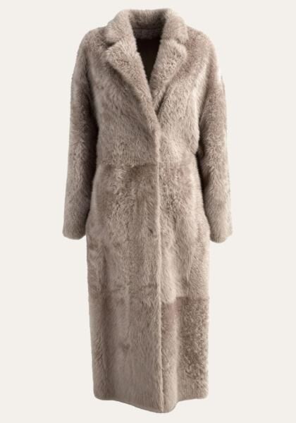 Mantel Isabella aus feinstem Lacon-Lammfell – zeitlos und edel